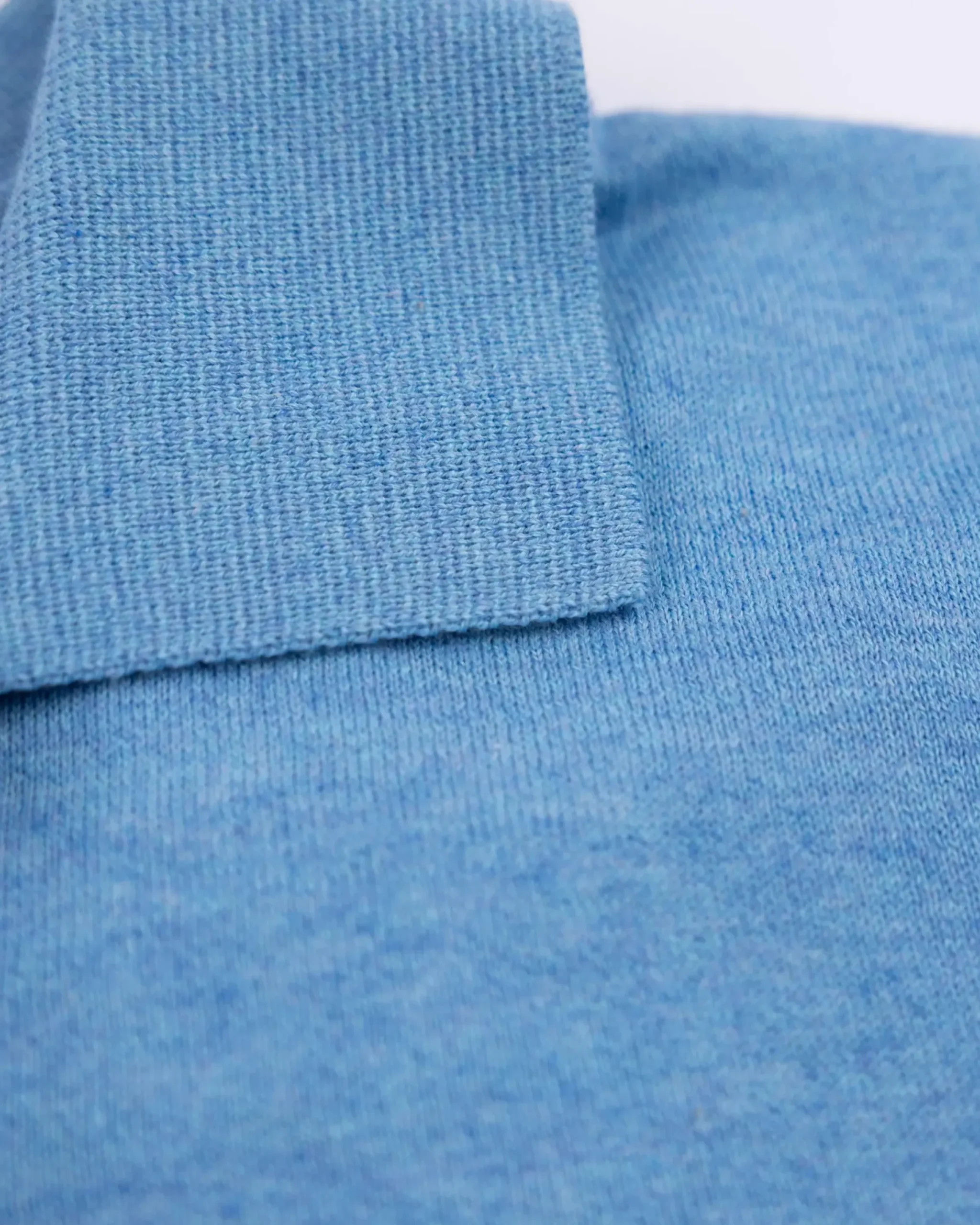 Basis felblauw poloshirt