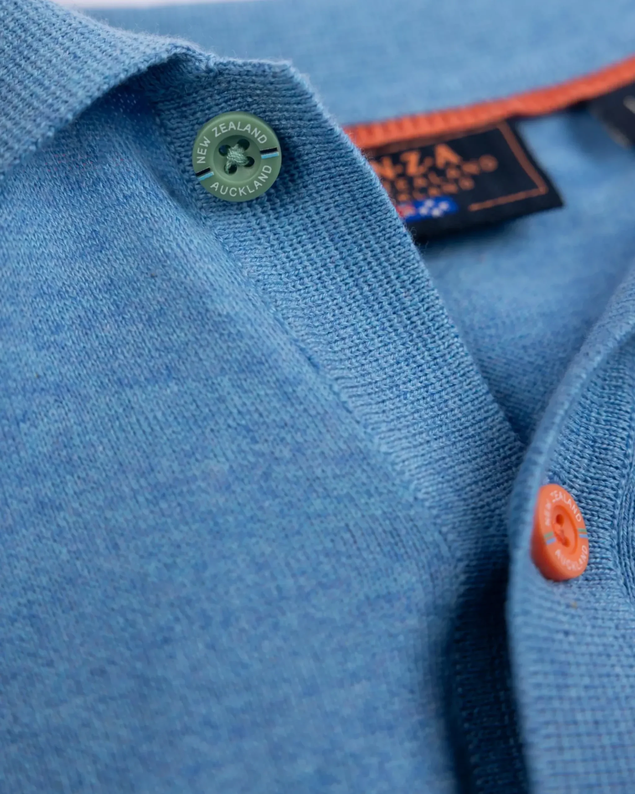 Basis felblauw poloshirt