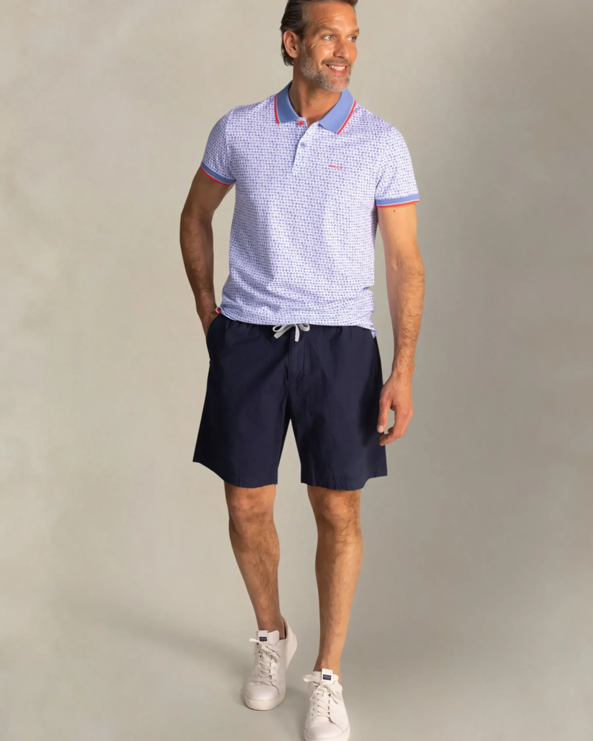 Blauwe katoenen polo met grafische print