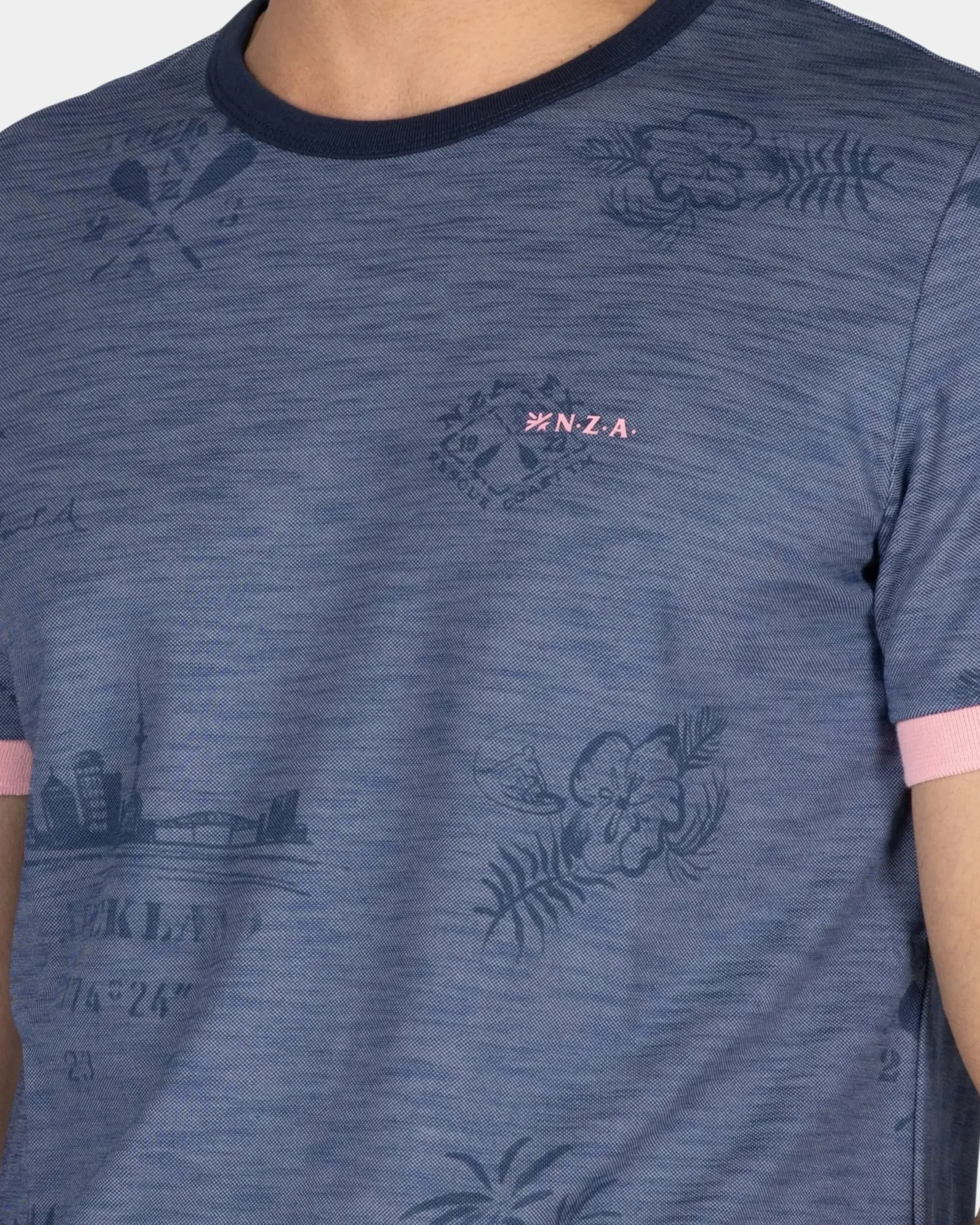 Blauw geprint t-shirt met roze details