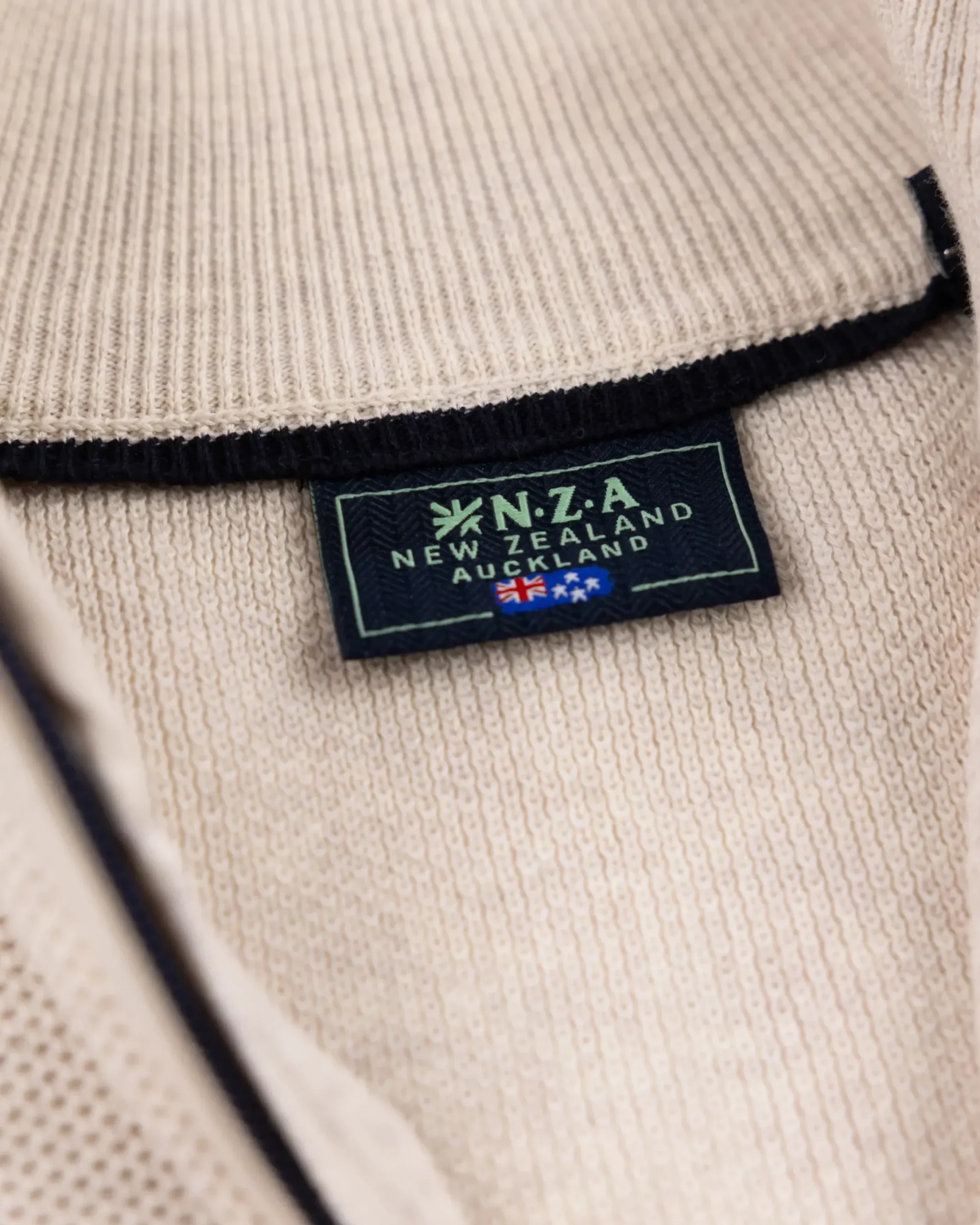 Creme beige basis pullover met halve rits