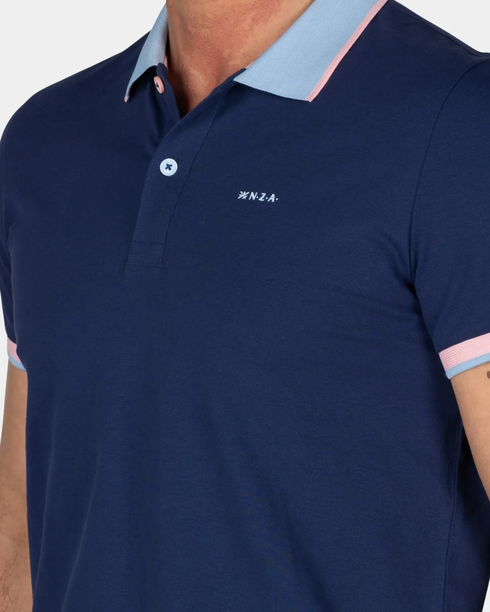 Donkerblauwe polo met lichtblauwe kraag