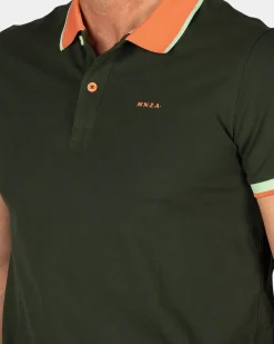Donkergroene polo met oranje kraag
