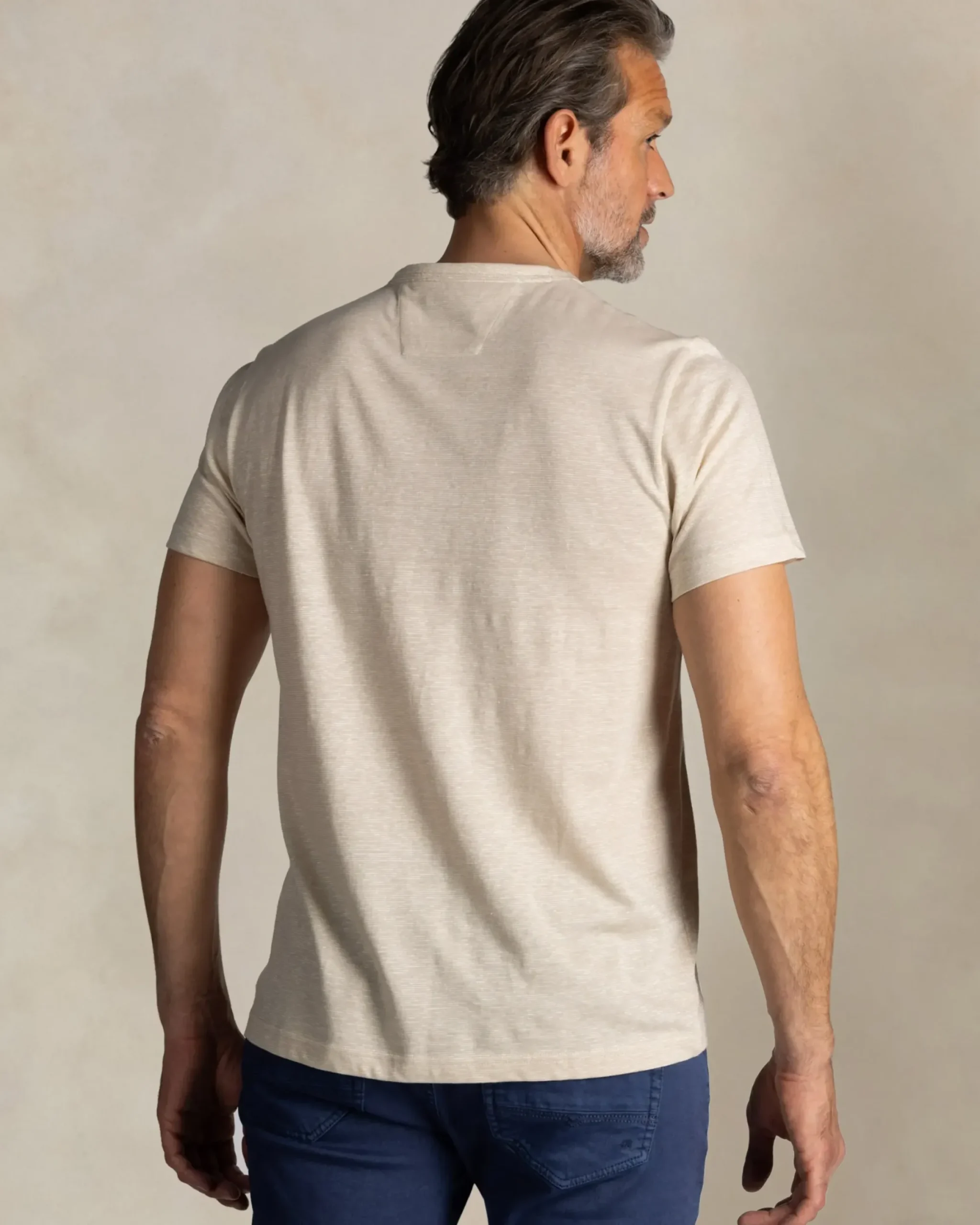Ecru T-shirt met borstzakje