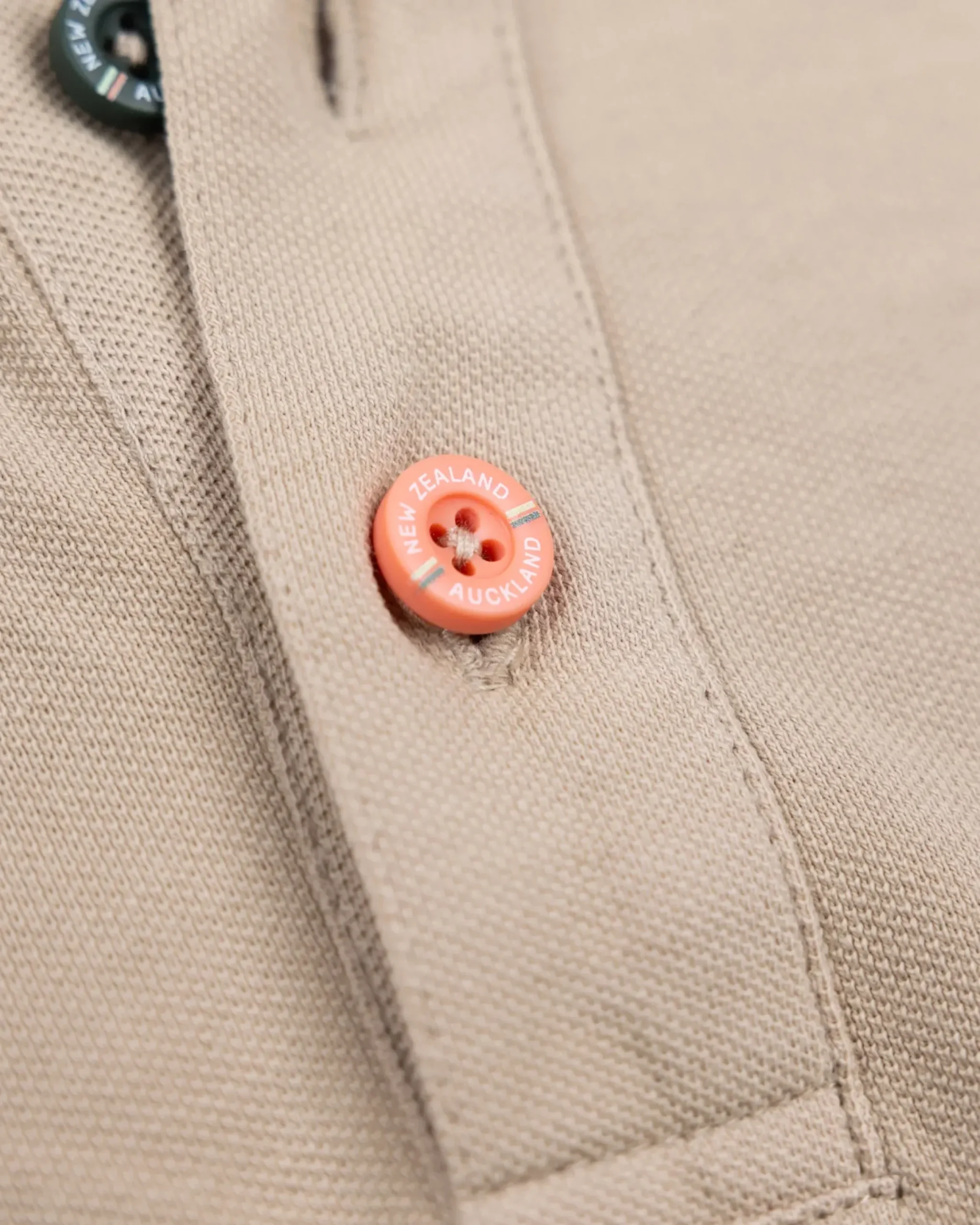 Effen katoenen zandkleurige polo