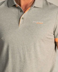 Groene polo met oranje details
