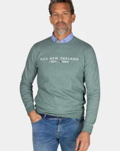 Groene trui met tekst op de borst - Pebble Green