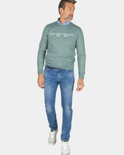 Groene trui met tekst op de borst - Pebble Green
