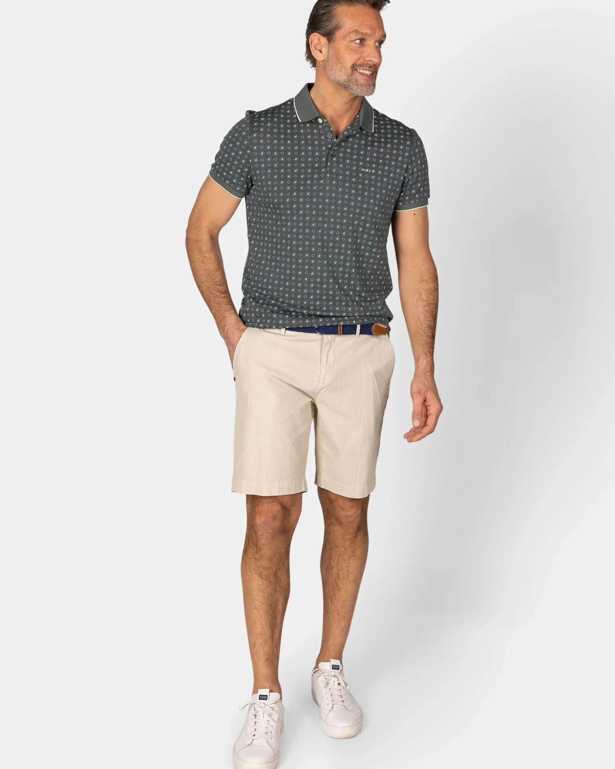 Groen poloshirt met kleine stippen