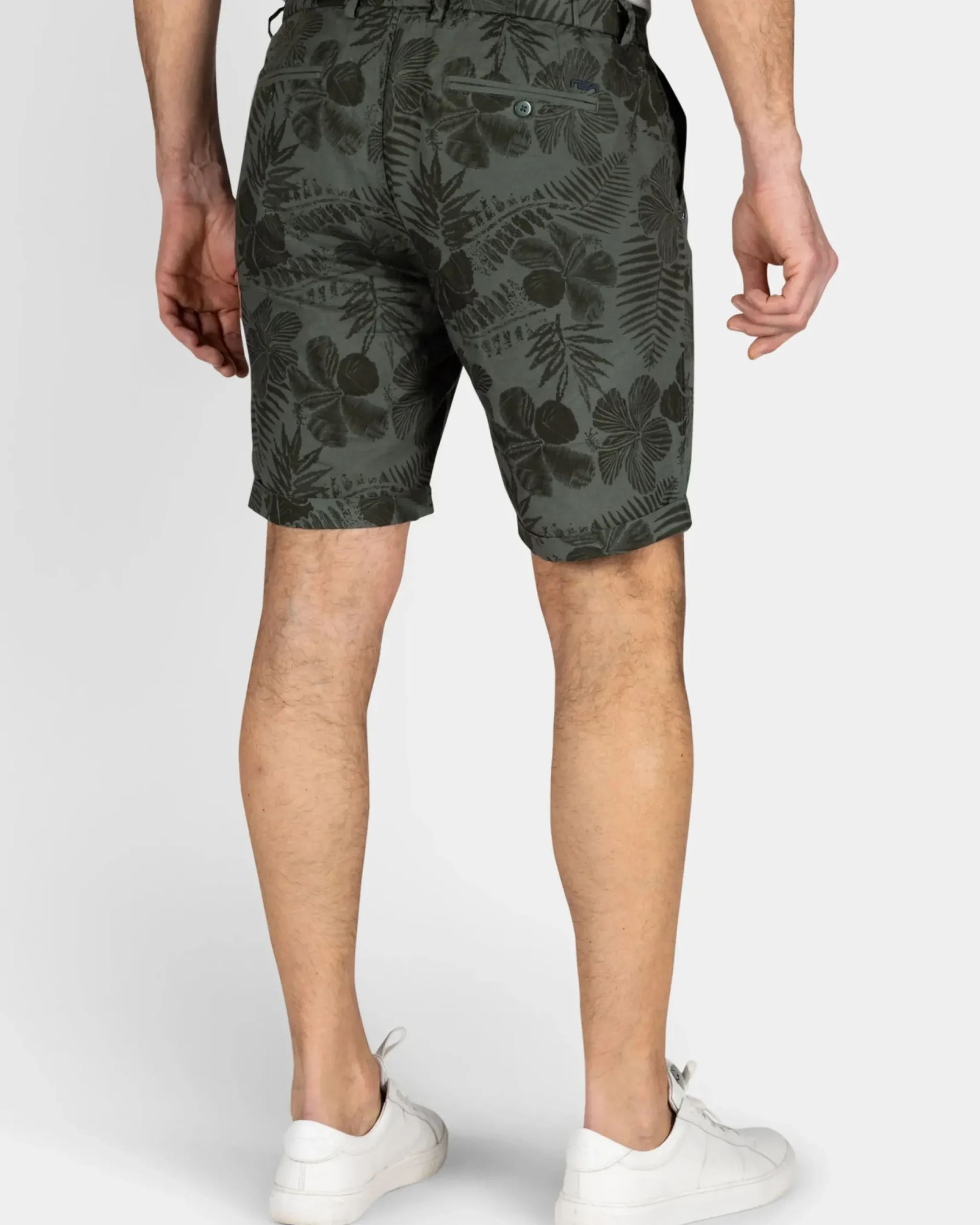 Groen short met bladprint