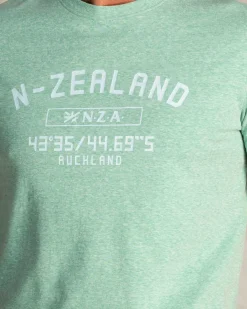 Groen t-shirt met NZA logo op de borst