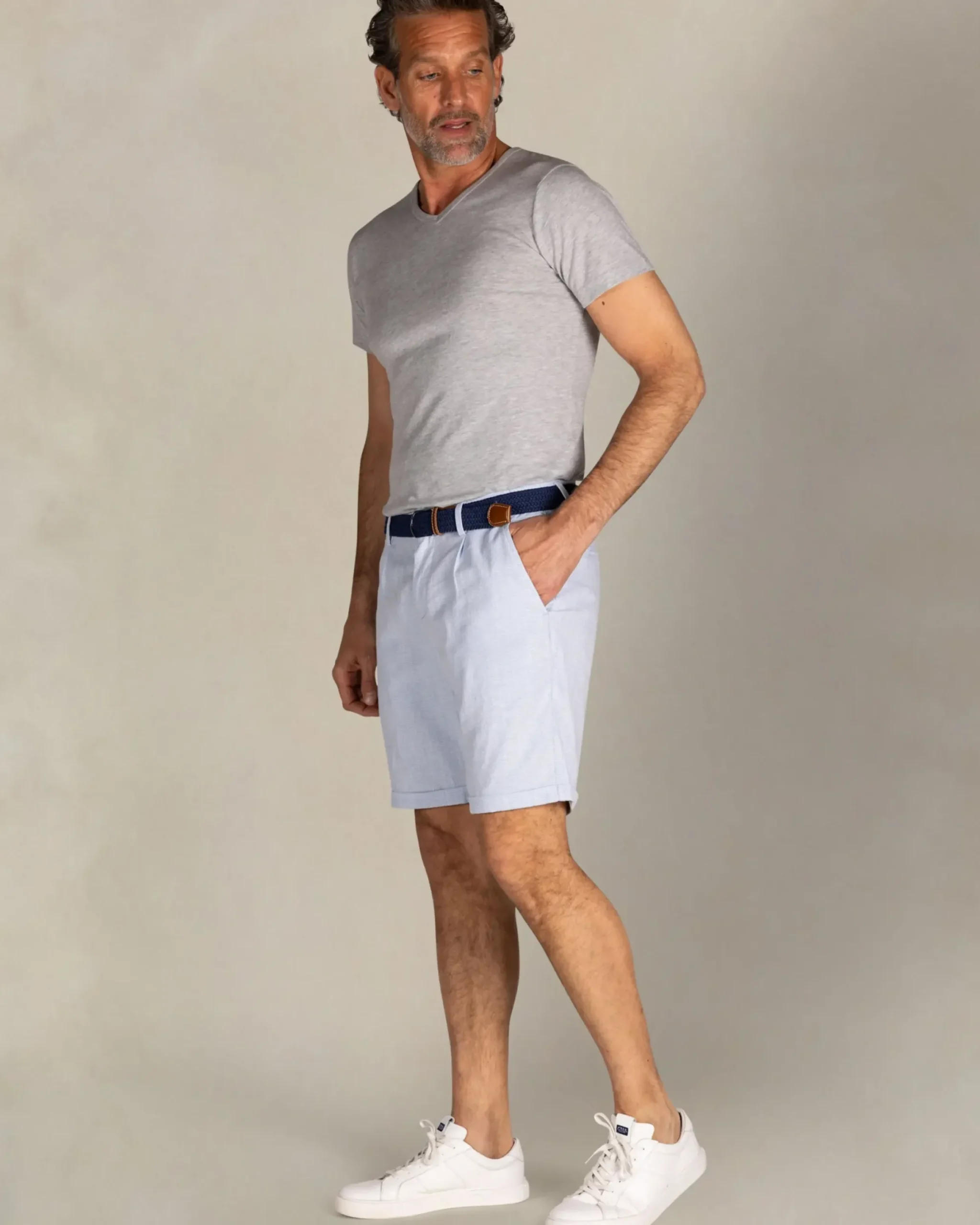Lichtblauwe chino shorts van katoen met linnen en tencel