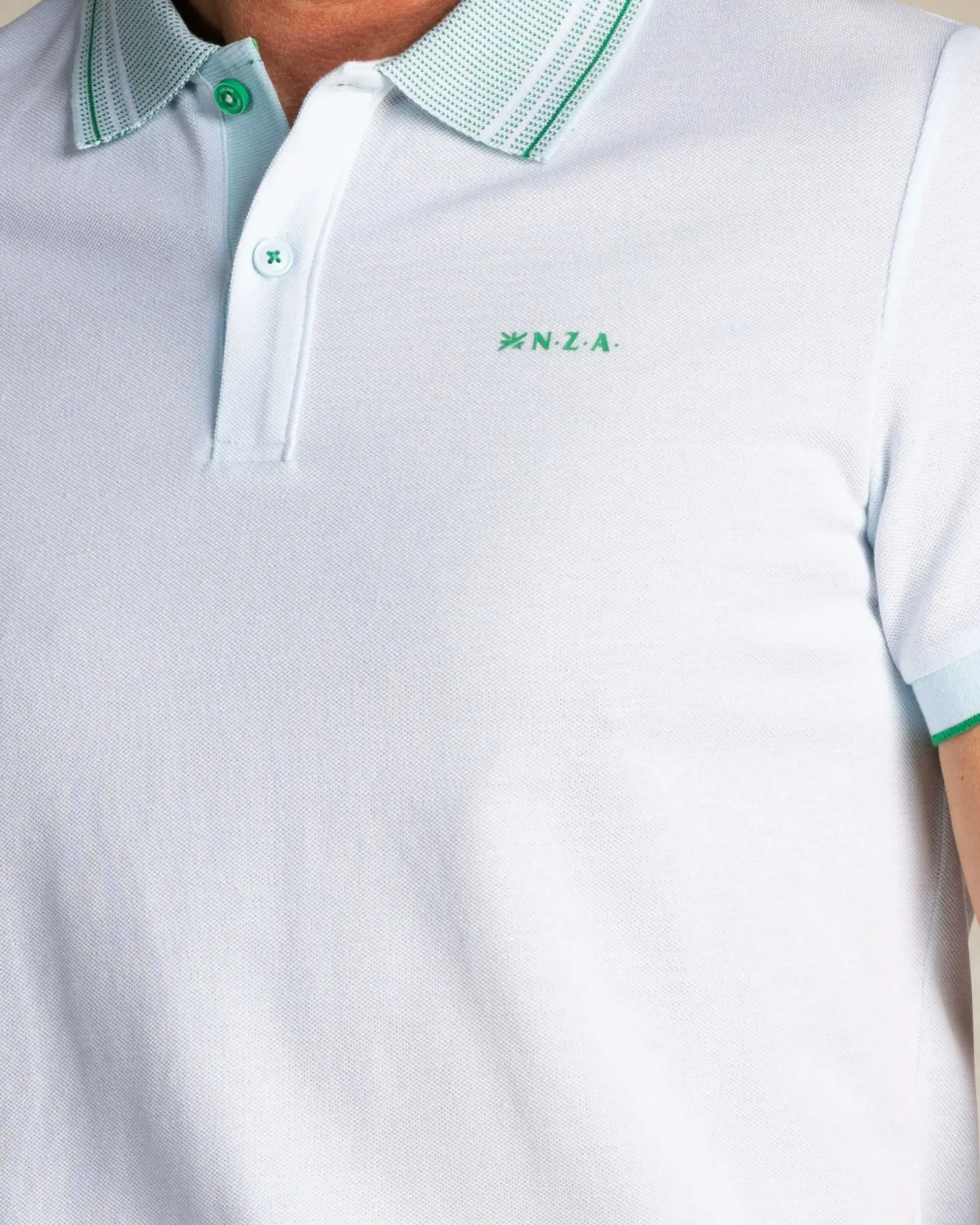 Lichtblauwe polo met gestreepte kraag
