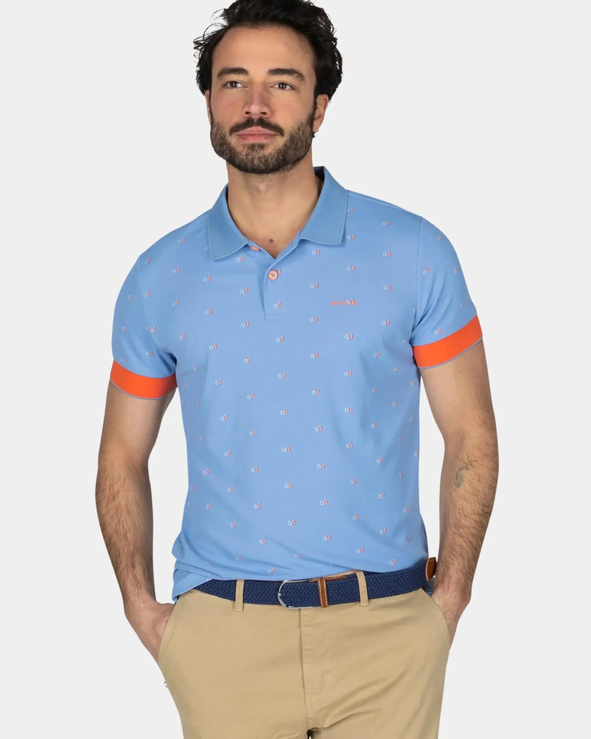 Lichtblauwe polo met oranje accenten
