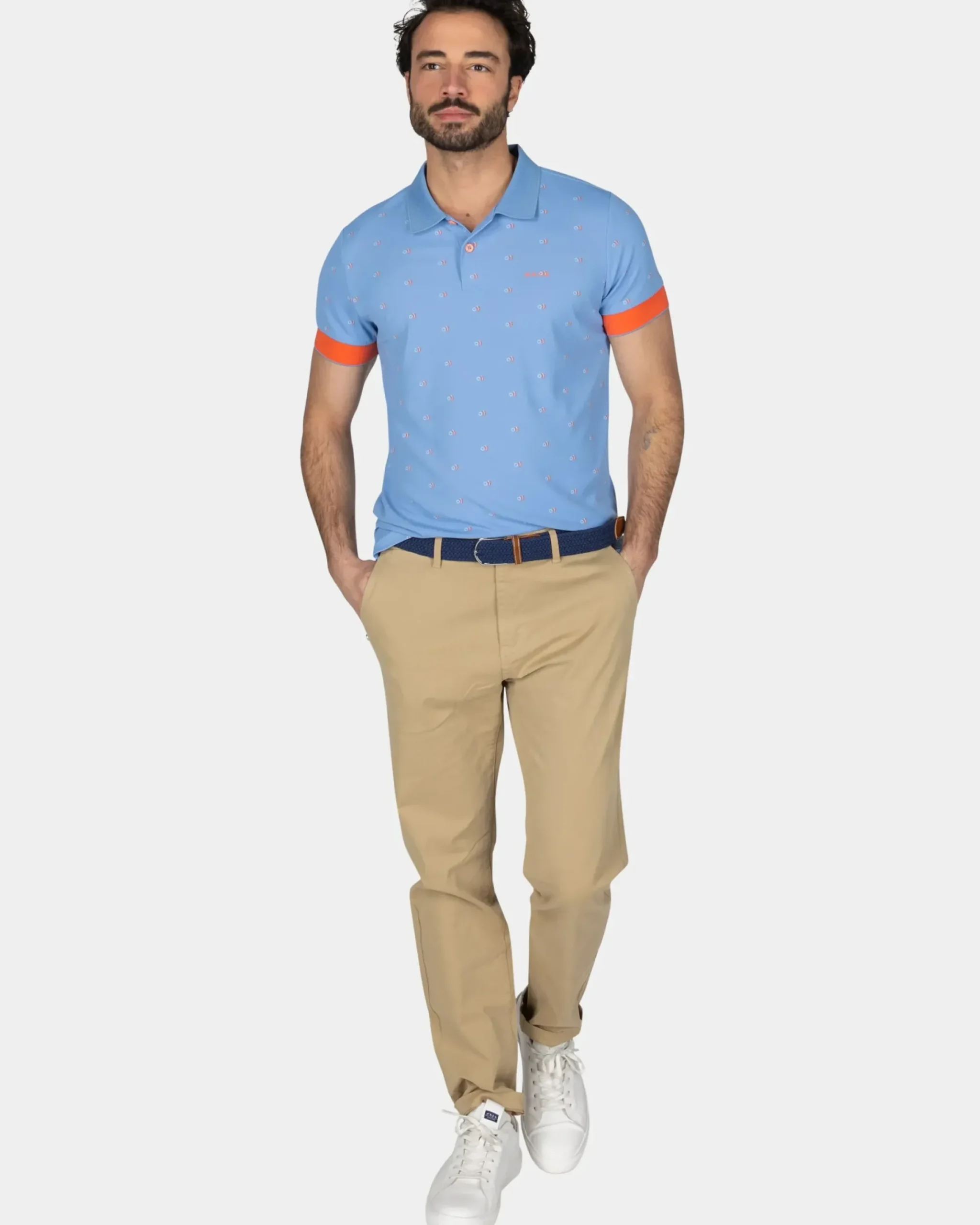 Lichtblauwe polo met oranje accenten