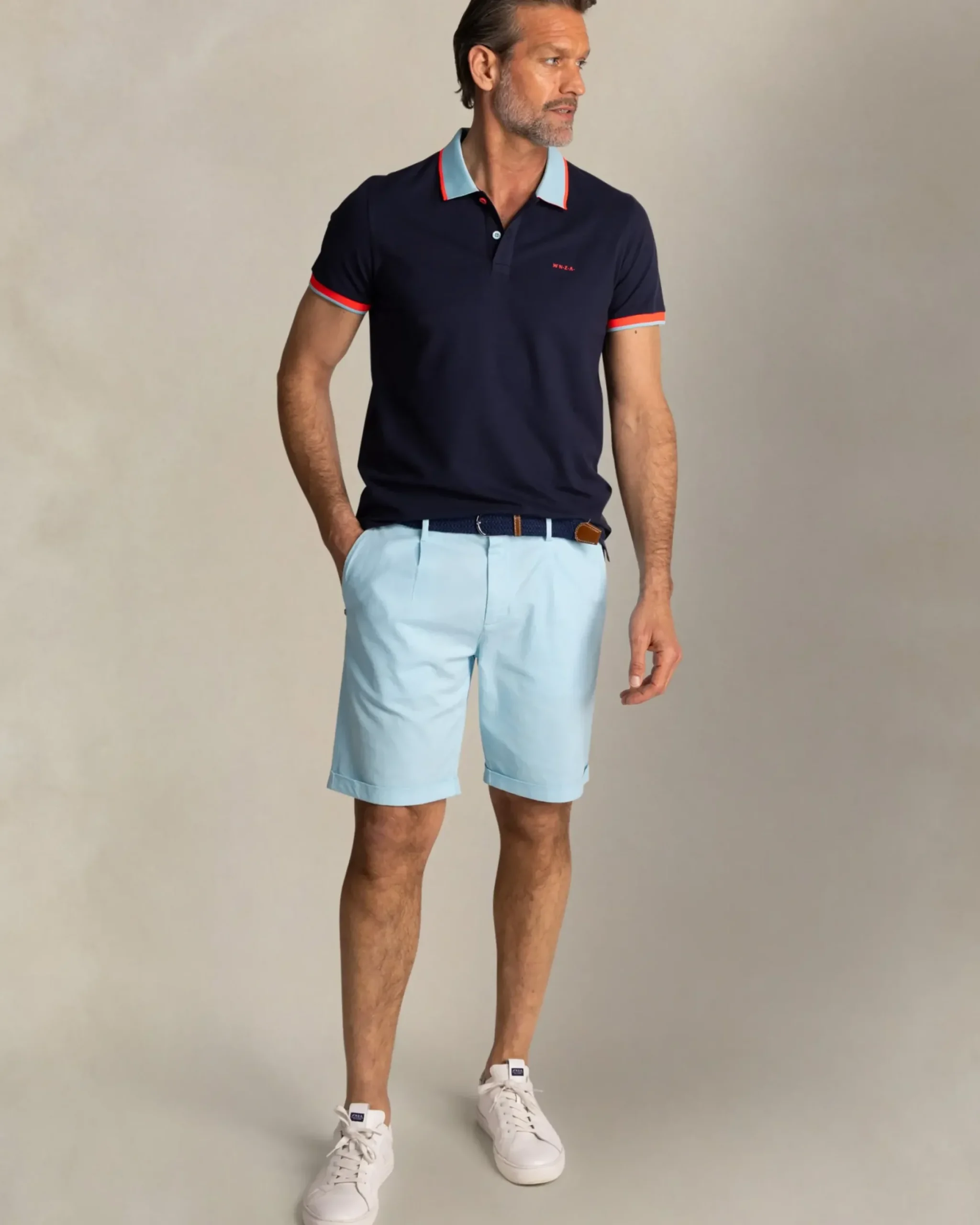 Navy katoenen polo met lichtblauwe kraag
