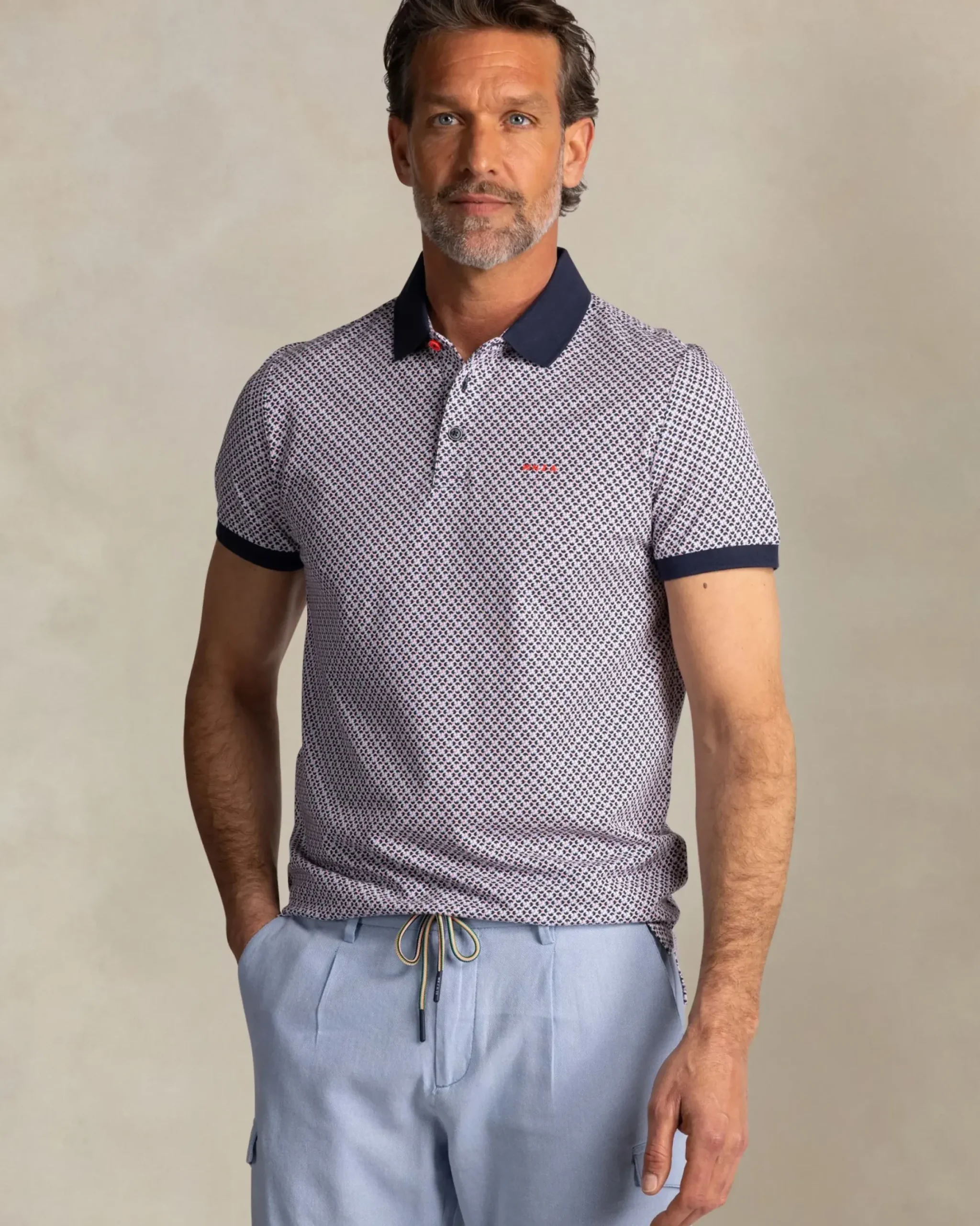 Navy polo met grafische print