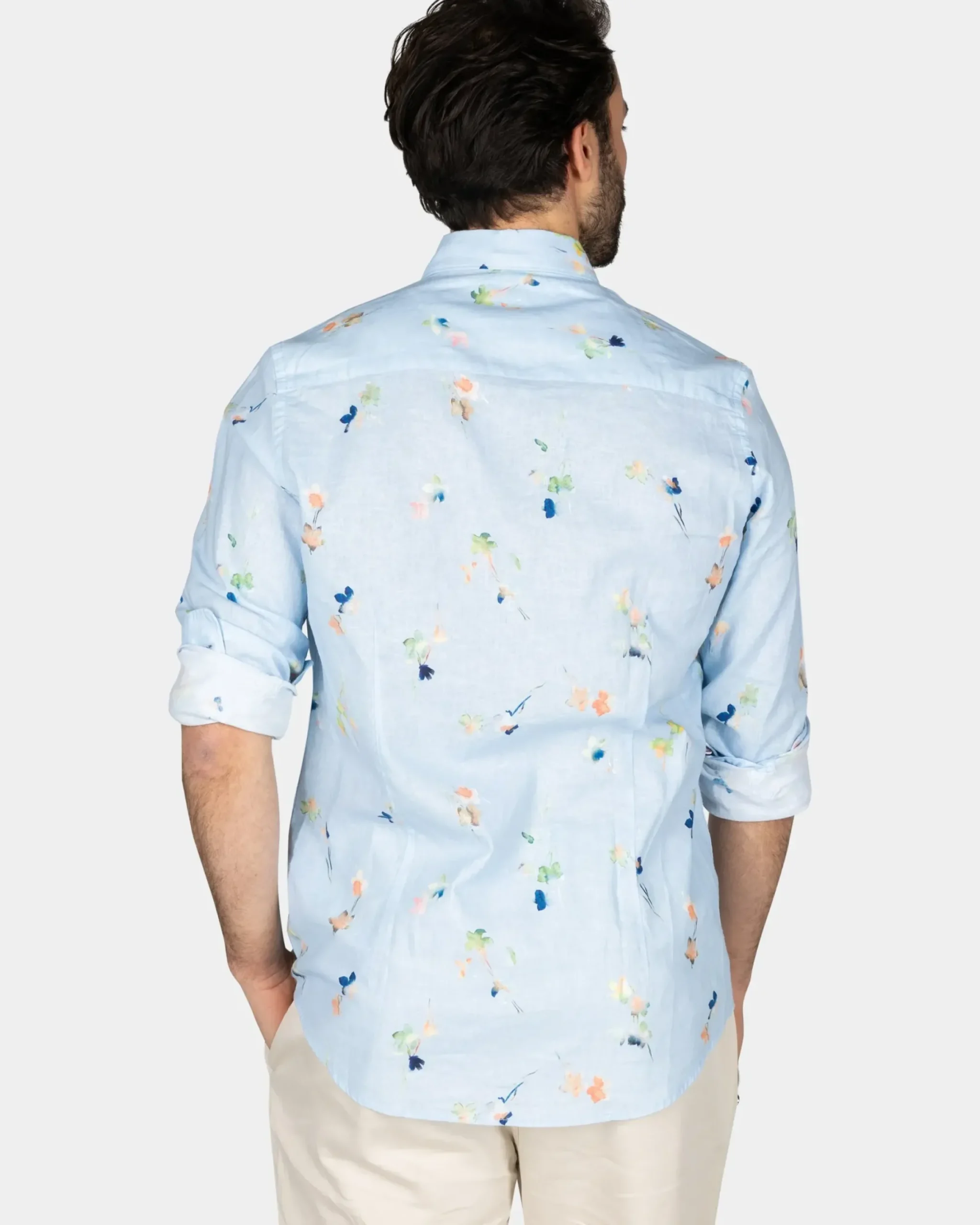 Pastelblauw overhemd met gekleurde bloemen