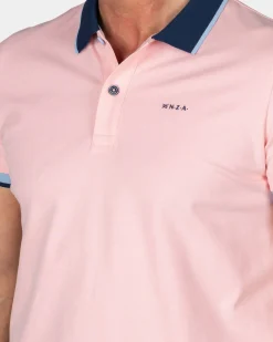 Pastelroze polo met blauwe kraag