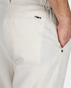 Witte chino met linnen